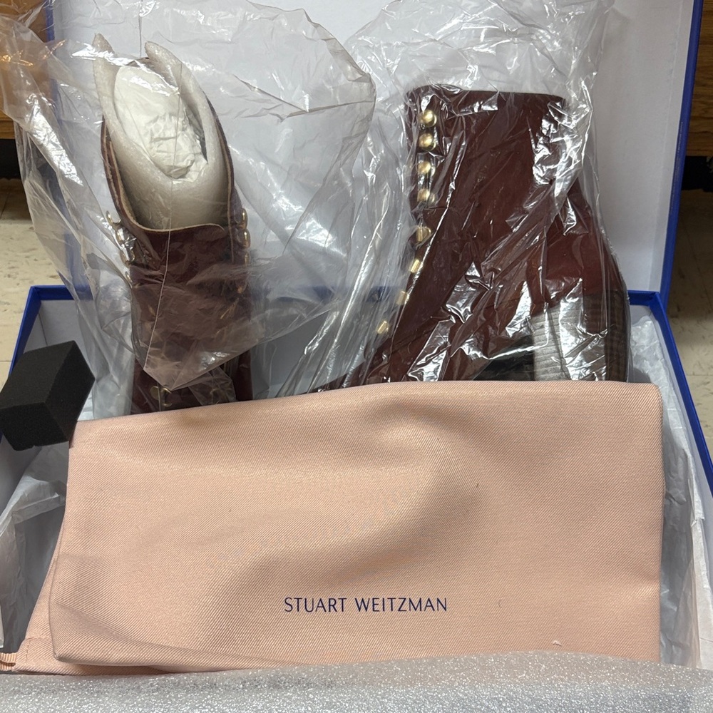 Stuart Weitzman Women's Lace-Up Burgundy Boots size 7 - Picture 7 of 12